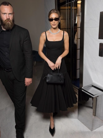 Модные платья на выпускной 2026: бохо-шик, античная классика и театральная роскошь