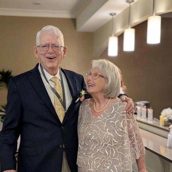 Никогда не поздно: пара сыграла свадьбу в доме престарелых, на двоих им 174 года