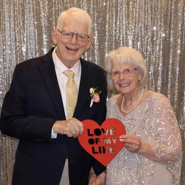 Никогда не поздно: пара сыграла свадьбу в доме престарелых, на двоих им 174 года