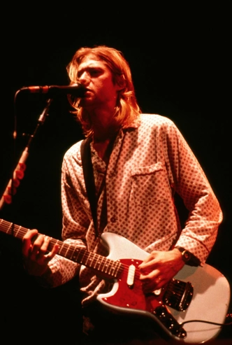 Почему образ Курта Кобейна стал вечным модным ориентиром для подростков