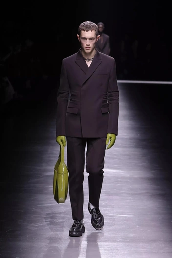 Сабато де Сарно озвучил главный вопрос: кто сегодня может позволить себе моду по таким ценам?