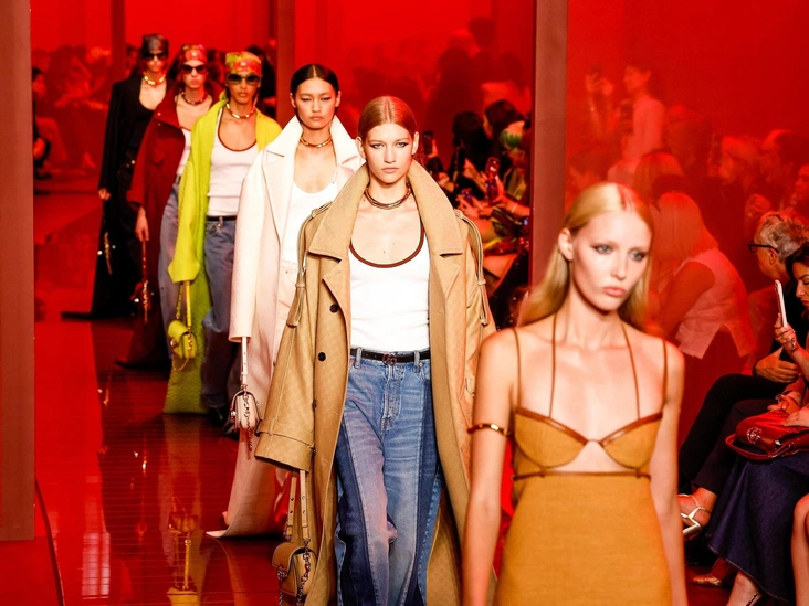 Сабато де Сарно озвучил главный вопрос: кто сегодня может позволить себе моду по таким ценам?