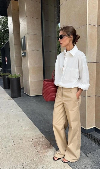 Самые модные брюки сезона&nbsp;&mdash; бежевые, как у Кэролин Бессетт-Кеннеди