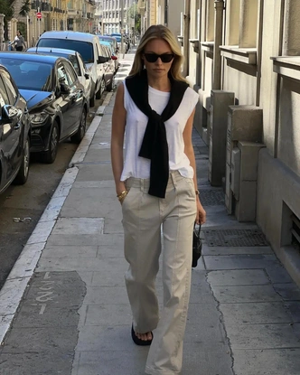 Самые модные брюки сезона&nbsp;&mdash; бежевые, как у Кэролин Бессетт-Кеннеди