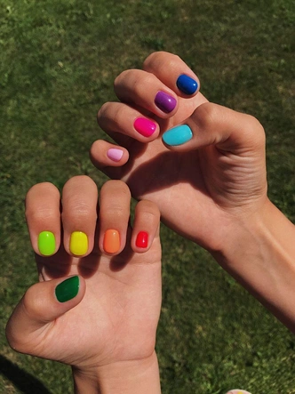 Skittles nails&nbsp;&mdash; маникюр, который повысит уровень эндорфинов