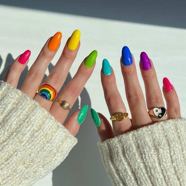 Skittles nails&nbsp;&mdash; маникюр, который повысит уровень эндорфинов