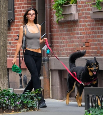 Тело как эстетика: стиль-провокация Эмили Ратаковски