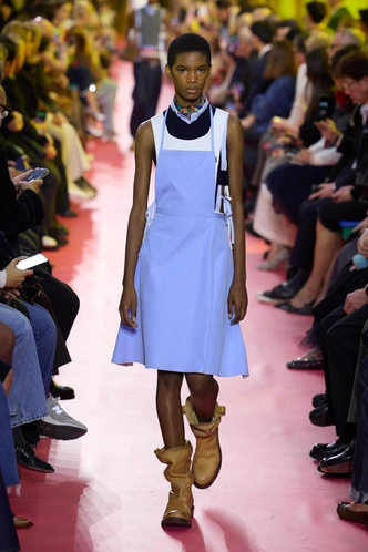 Весна&nbsp;&mdash; время для самых нежных оттенков: выбирайте эти 7 подиумных цветов