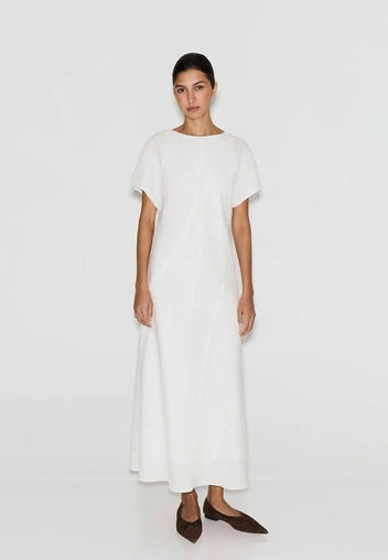 Весна&nbsp;&mdash; время для самых нежных оттенков: выбирайте эти 7 подиумных цветов