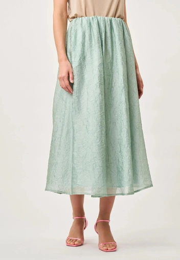 Весна&nbsp;&mdash; время для самых нежных оттенков: выбирайте эти 7 подиумных цветов