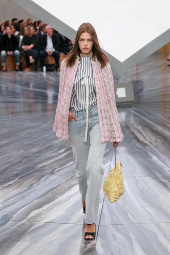 Весна&nbsp;&mdash; время для самых нежных оттенков: выбирайте эти 7 подиумных цветов