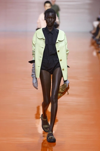 Весна&nbsp;&mdash; время для самых нежных оттенков: выбирайте эти 7 подиумных цветов