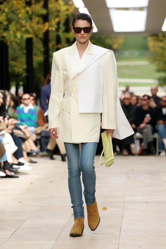 Весна&nbsp;&mdash; время для самых нежных оттенков: выбирайте эти 7 подиумных цветов