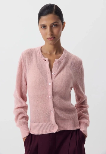 Весна&nbsp;&mdash; время для самых нежных оттенков: выбирайте эти 7 подиумных цветов