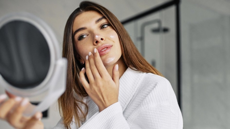 Вы тратите деньги зря: как на самом деле можно избавиться от морщин на лбу