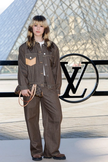 Зендея, Алиса Лью, Наталья Водянова и другие знаменитости на показе Louis Vuitton в Париже