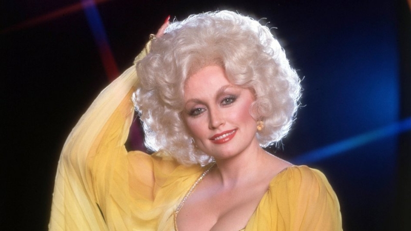 12 самых высоких причесок звезд в современной истории