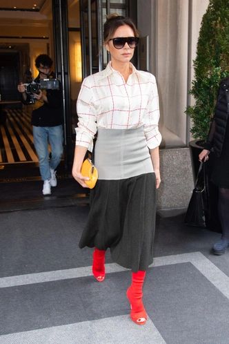 5 небанальных идей, как стилизовать блузы этой весной