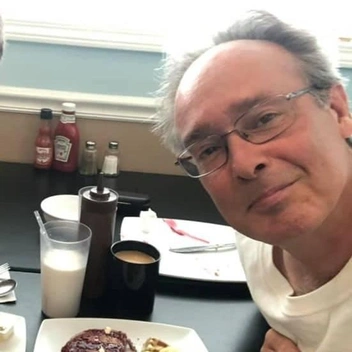 53-летний мужчина сменил работу, ходит по 30 тысяч шагов и забыл, что такое стресс