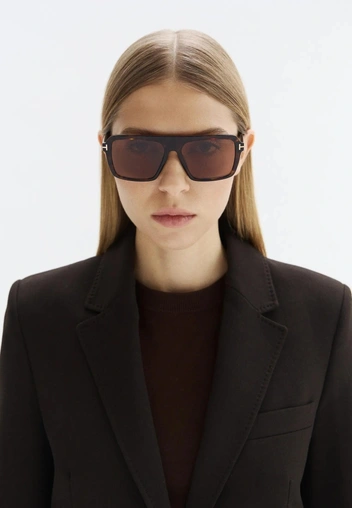 Большие солнцезащитные очки&nbsp;&mdash; тренд сезона: 10 лучших моделей