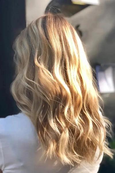 Champagne blonde&nbsp;&mdash; самое изысканное окрашивание апреля