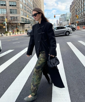 Что мы знаем о Михаль Кертис — новой иконе стиля, задающей тренды в Милане, Париже и Берлине