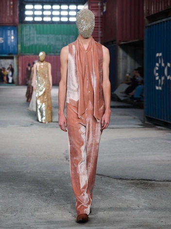 Что показ Гленна Мартенса в Шанхае говорит о будущем Maison Margiela?