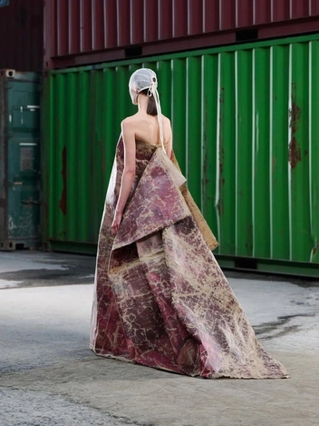 Что показ Гленна Мартенса в Шанхае говорит о будущем Maison Margiela?