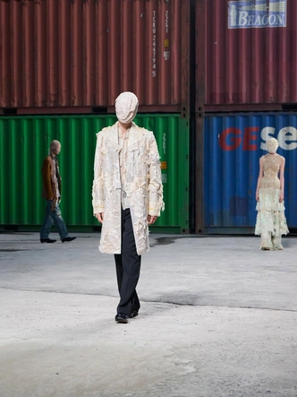 Что показ Гленна Мартенса в Шанхае говорит о будущем Maison Margiela?