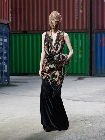 Что показ Гленна Мартенса в Шанхае говорит о будущем Maison Margiela?