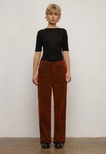 Цветные джинсы — главный апдейт гардероба этой весны