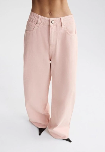 Цветные джинсы — главный апдейт гардероба этой весны