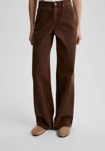 Цветные джинсы — главный апдейт гардероба этой весны