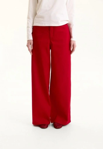 Цветные джинсы — главный апдейт гардероба этой весны