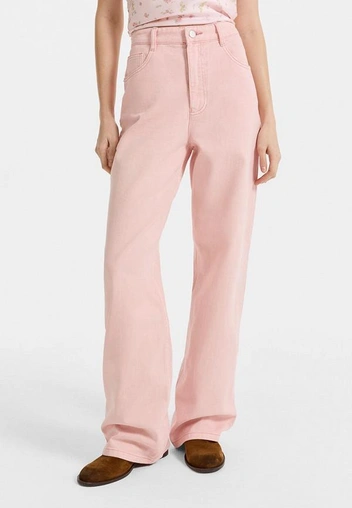 Цветные джинсы — главный апдейт гардероба этой весны