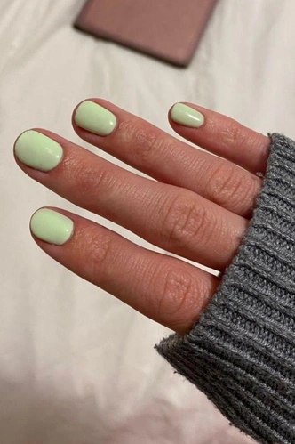 Денежный маникюр на июнь-2026: пять летних оттенков с энергетикой изобилия