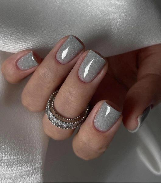 Денежный маникюр на июнь-2026: пять летних оттенков с энергетикой изобилия