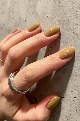 Денежный маникюр на июнь-2026: пять летних оттенков с энергетикой изобилия