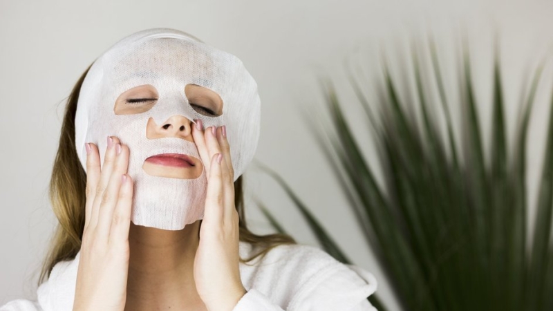 Как убрать брыли без уколов красоты: 4 техники, которые подтягивают овал