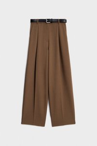 Какие брюки подходят девушкам плюс-сайз: 3 модели, которые стройнят