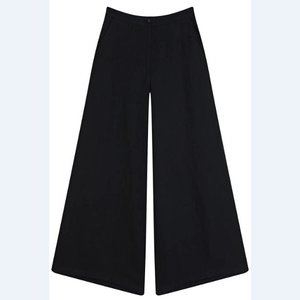 Какие брюки подходят девушкам плюс-сайз: 3 модели, которые стройнят