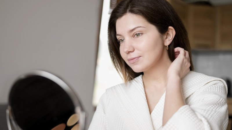 Косметолог развеяла миф о привыкании кожи к косметике