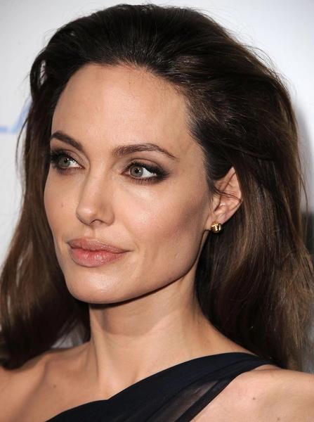 Любимый аромат Анджелины Джоли, который вдохновлен сексуальной революцией