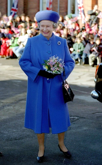 Неожиданная модная муза: как Елизавета II вдохновила дизайнеров в этом сезоне