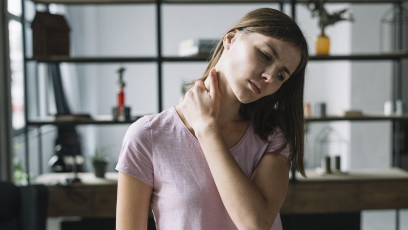 &laquo;Офисная шея&raquo;: 5 простых приемов снять усталость