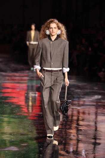 Опуская планку: низкая талия снова в тренде