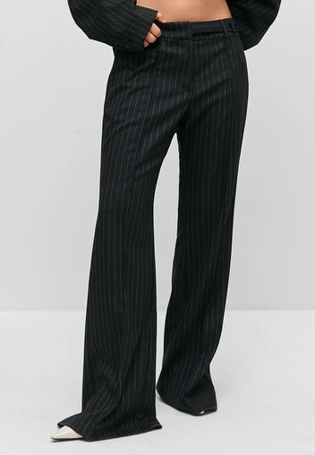 Опуская планку: низкая талия снова в тренде