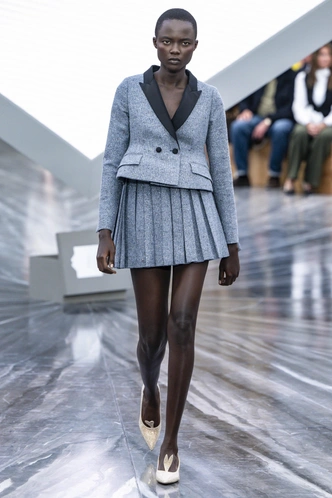 Опуская планку: низкая талия снова в тренде