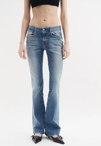 Опуская планку: низкая талия снова в тренде