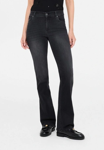 Опуская планку: низкая талия снова в тренде